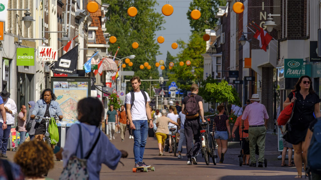 Foto van een winkelstraat in Gouda