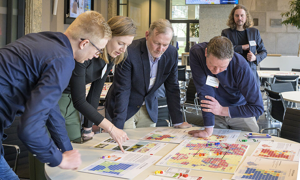 Afbeelding spelen serious game 50-50 in provinciehuis